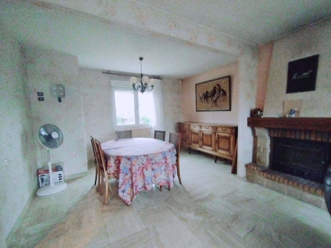 Maison à PEZOU