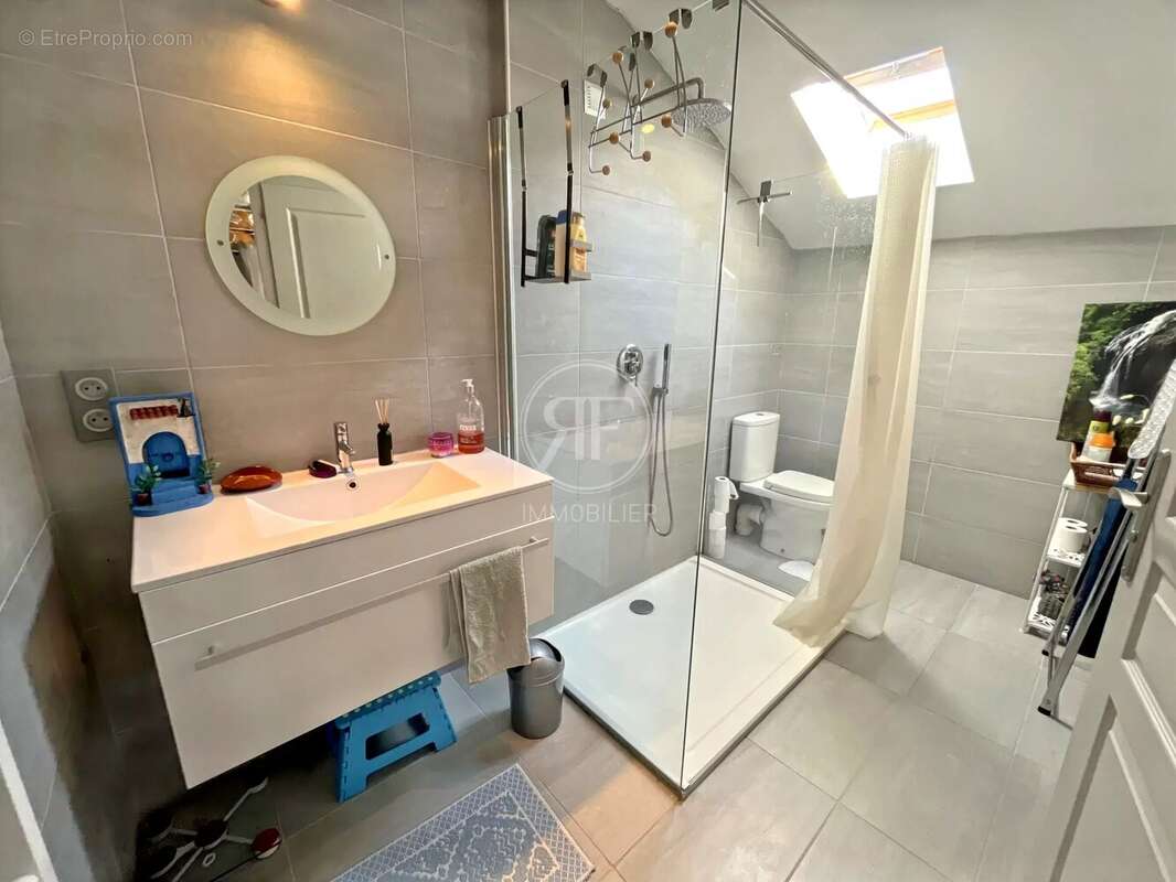 Maison familiale + dépendances avec jardin et piscine - photo 9