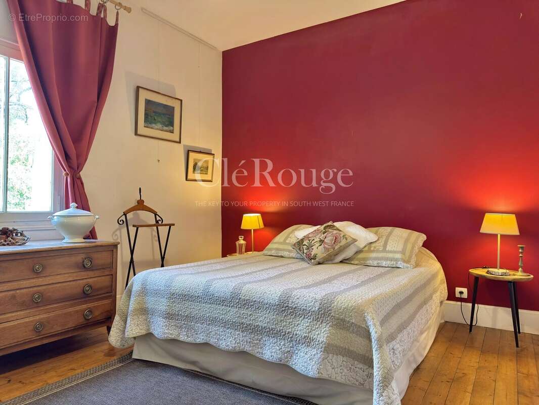 Proche de St-Foy-la-Grande - Magnifique propriété de charme de 5 chambres - photo 9