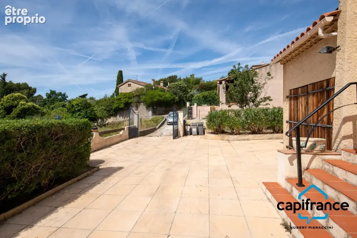 La Seyne sur mer/proche Six fours Villa de 100m2 au calme, piscine, garage, belle vue - photo 4