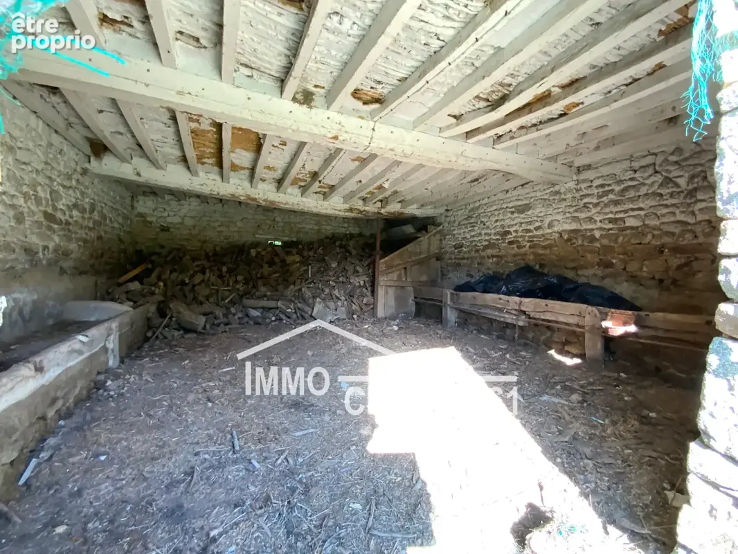 Longère à rénover et dépendances sur 5600m2 de terrain - photo 22