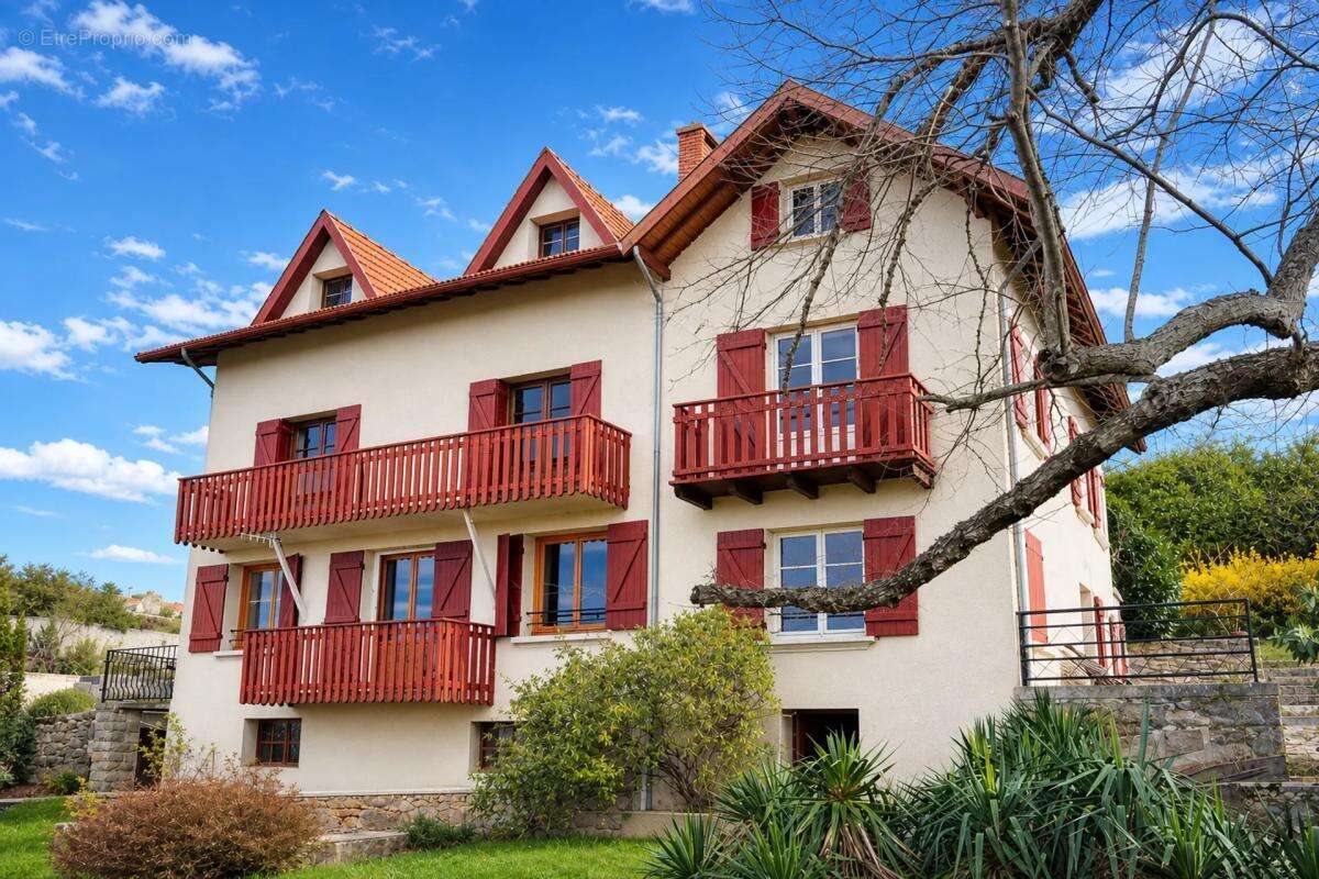 Maison à VOLLORE-VILLE