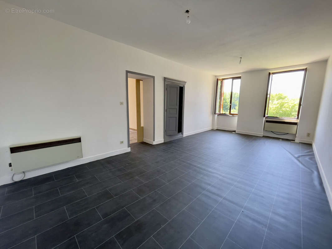 Maison 218 m² à Saint-Eloy-Les-Mines  - photo 3