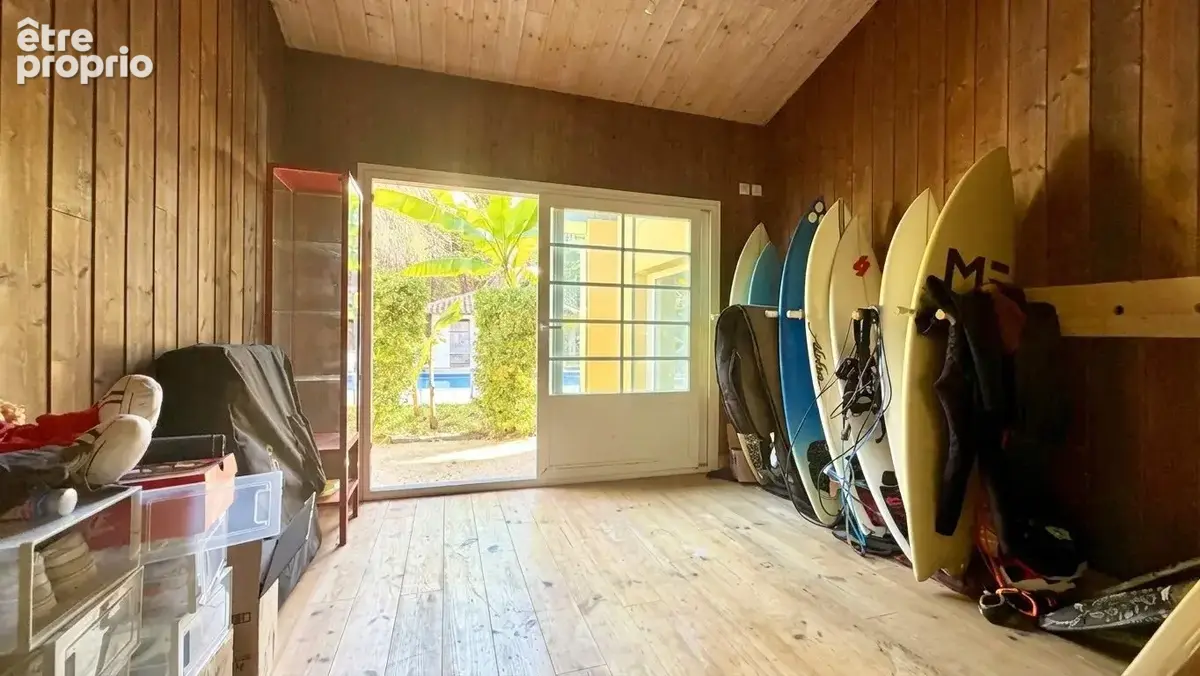 Maison T6 de 175 m² avec piscine plein sud, pool house et jacuzzi sur un terrain de 3 500 m² - photo 12