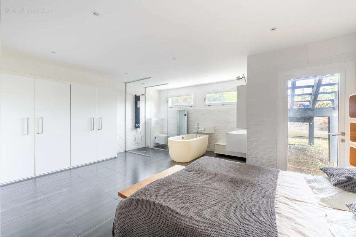 Maison à MAURECOURT