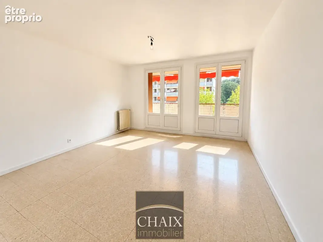Aubagne Type 3 avec balcon et stationnement - photo 2