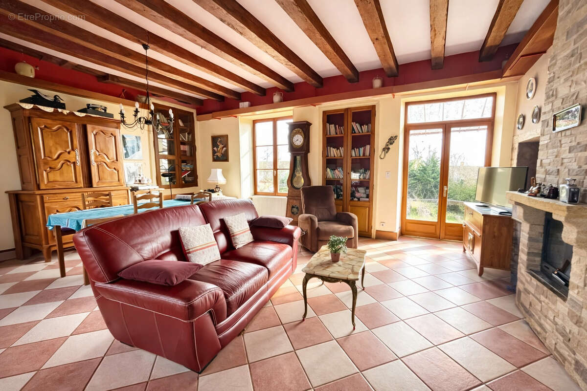 Maison à DUN-SUR-AURON