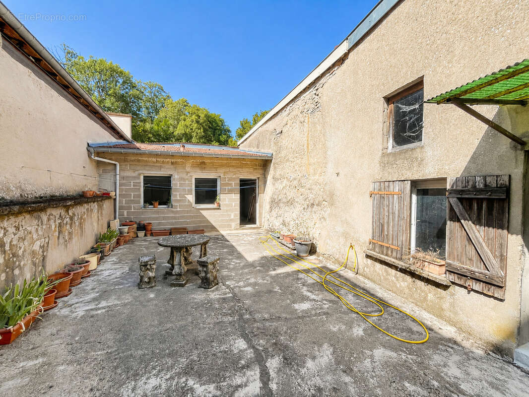 À VENDRE   Appartement avec cour et cave voûtée   Lessy 57160 - photo 4