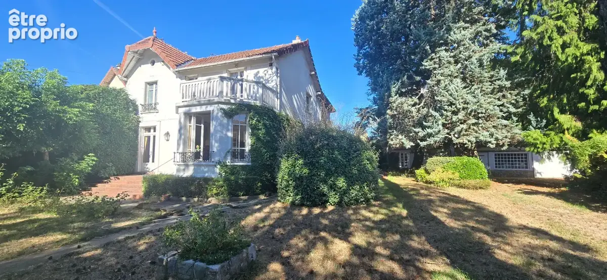 Maison 11 pièces 242 m² · à Villiers-sur-Marne · 242 m² · 720 000 €