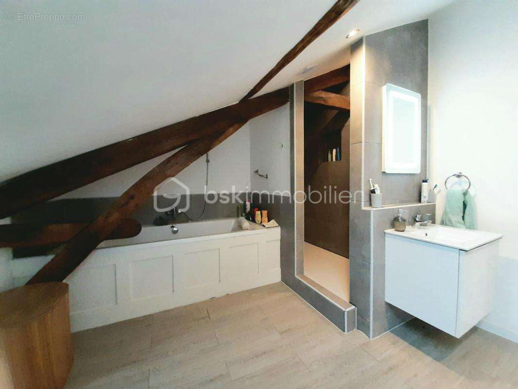 Maison à SAINT-LAURENT-SUR-GORRE