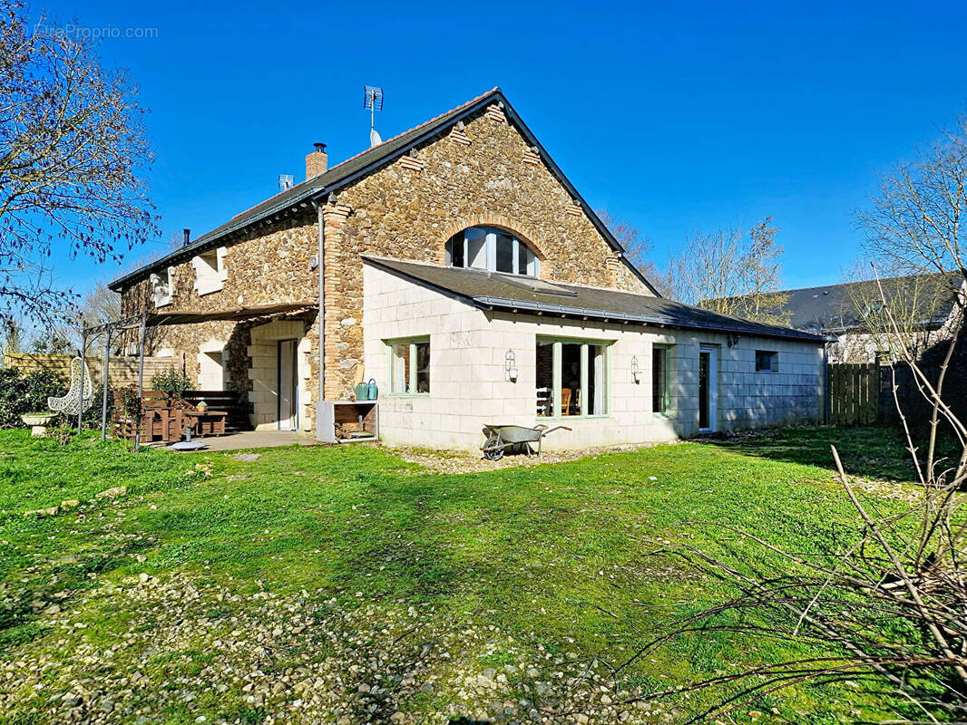 Maison à CHAZE-SUR-ARGOS