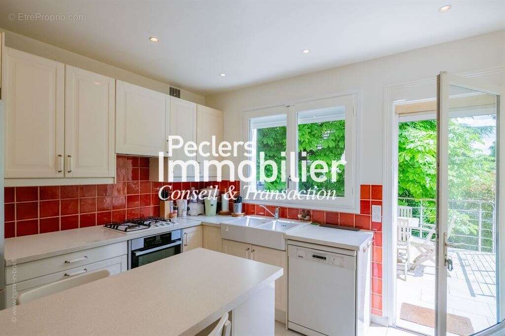Maison de caractère familiale dans le triangle d'or - photo 8