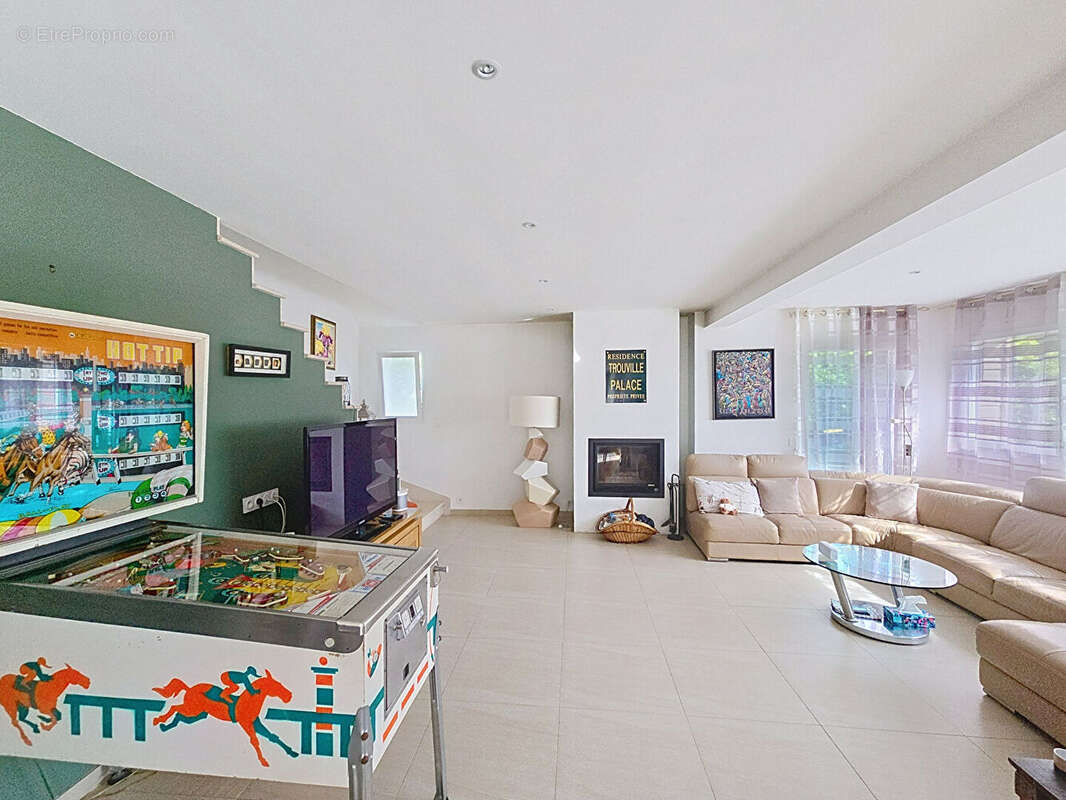 TROUVILLE SUR MER - Maison contemporaine de 6 pièces - photo 4