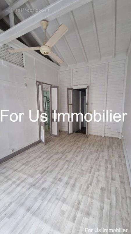 Commerce à POINTE-A-PITRE