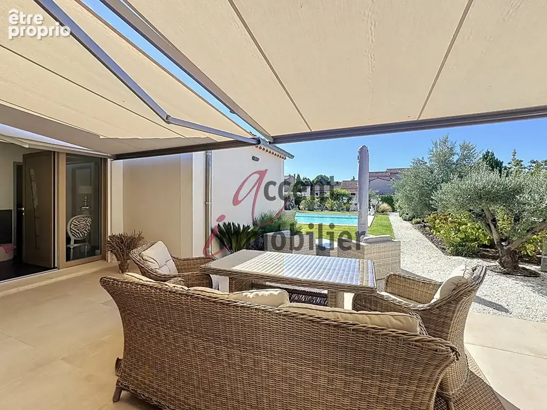 Mollégès, magnifique villa de plain pied avec piscine chauffée et garage - photo 13