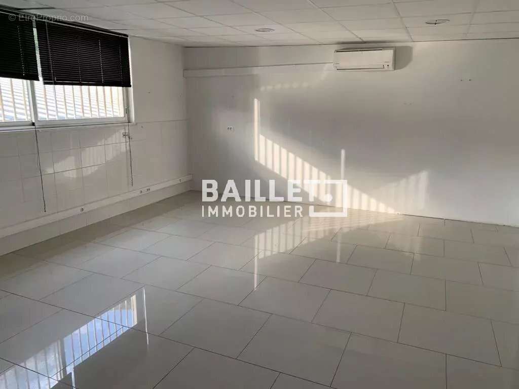 A vendre entrepôt / local 500 m2 zi carros - photo 15