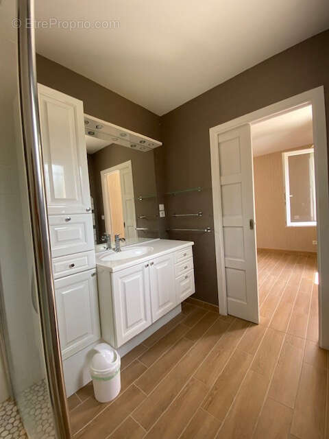 ROULLET SAINT ESTEPHE Maison de plain pied 169 m2  3 chambres secteur calme - photo 17