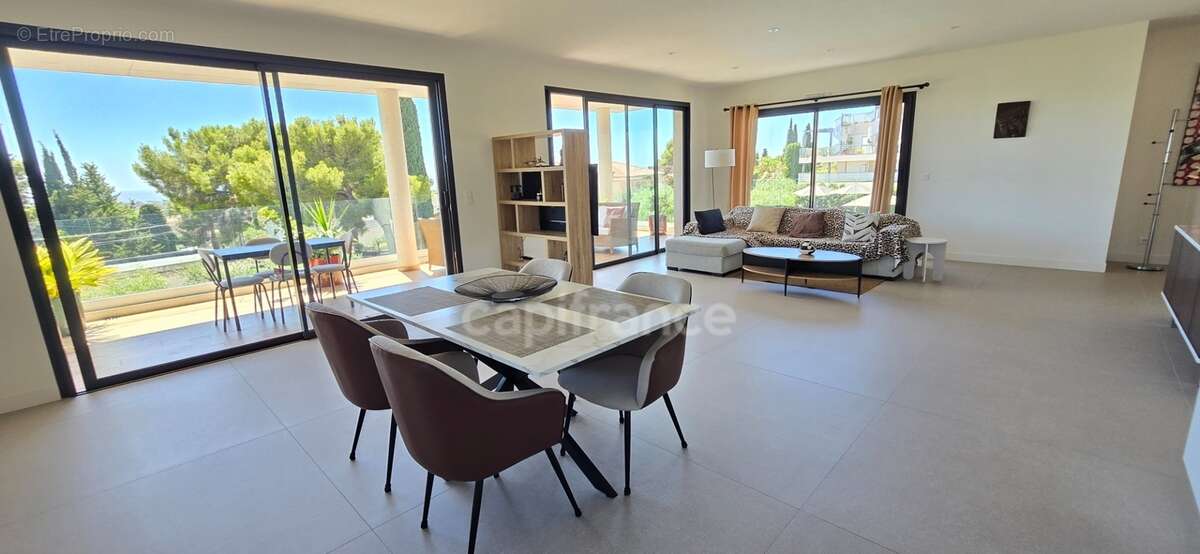 Appartement à vendre 4 pièces BANDOL (83) + 2 parkings + terrasse - photo 6