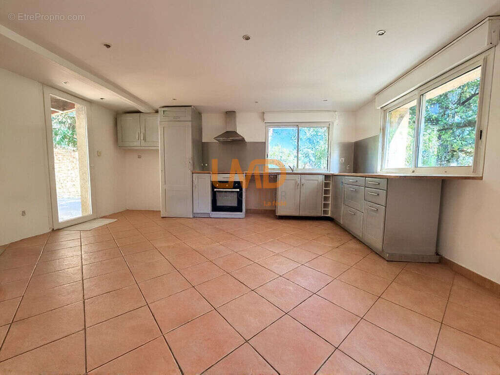 Callas Var – Maison 4 chambres, 1917 M² et beau potentiel - photo 9