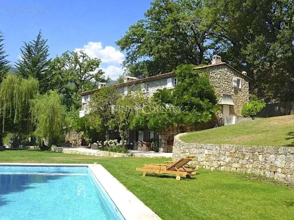 Maison à CHATEAUNEUF-GRASSE