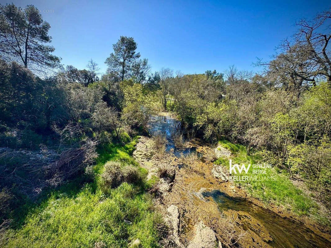 Maison à VACQUIERES