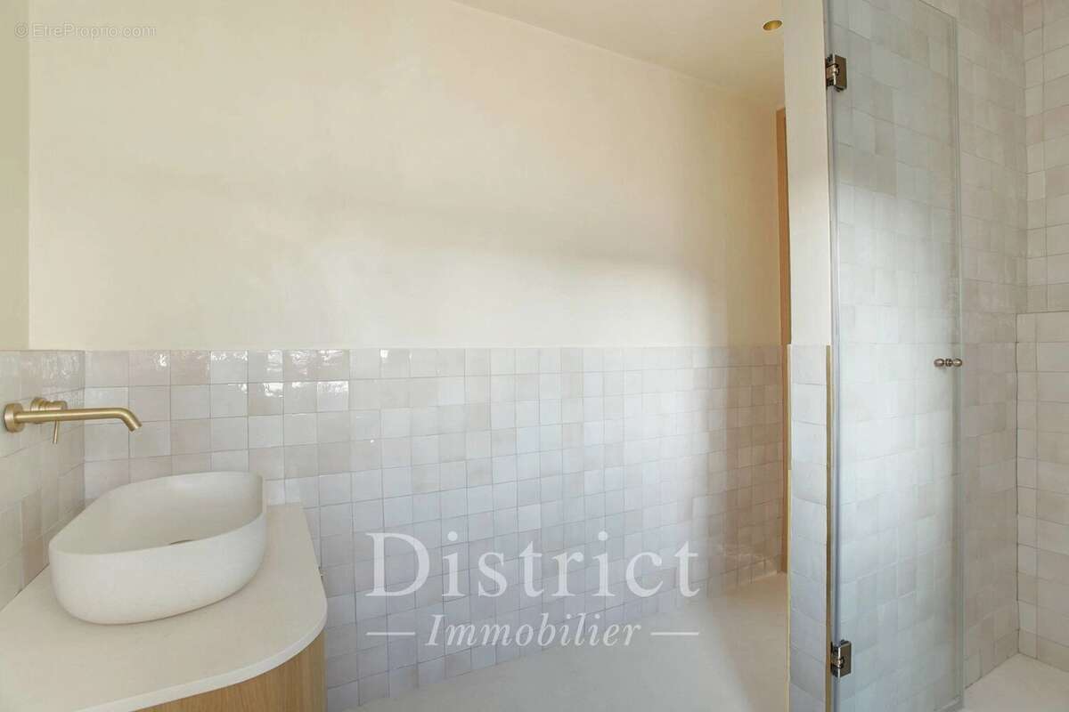 Appartement à PARIS-8E