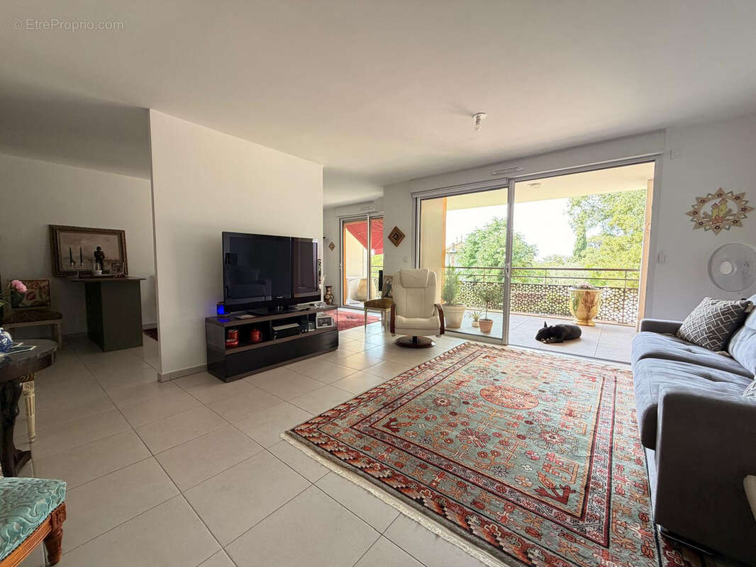 NIMES TOUR MAGNE/ LAMPEZE Appartement de standing T4 de 125 m2 - photo 5
