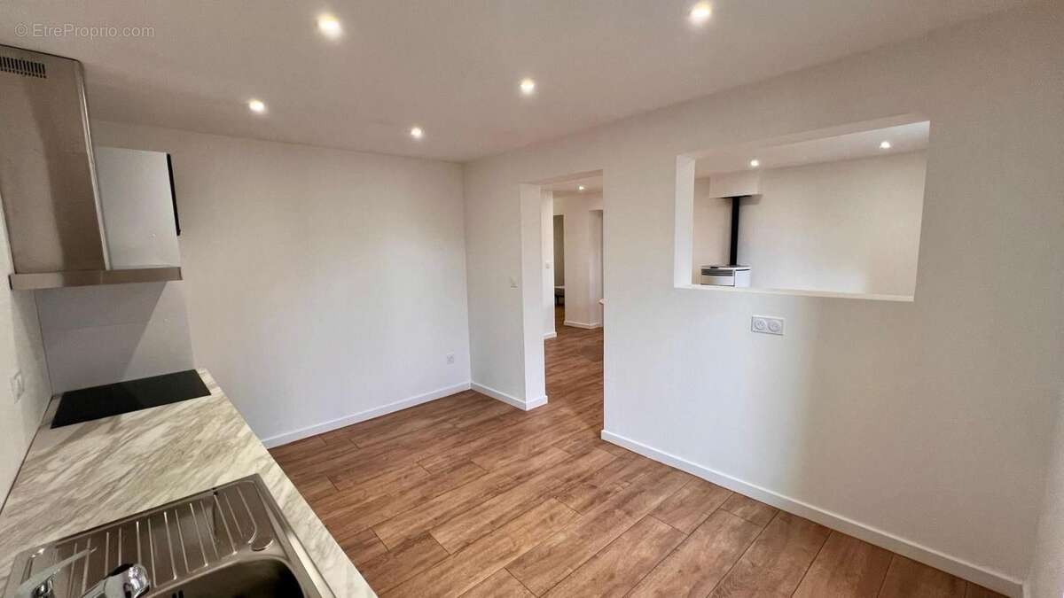 Appartement à ESPINASSES