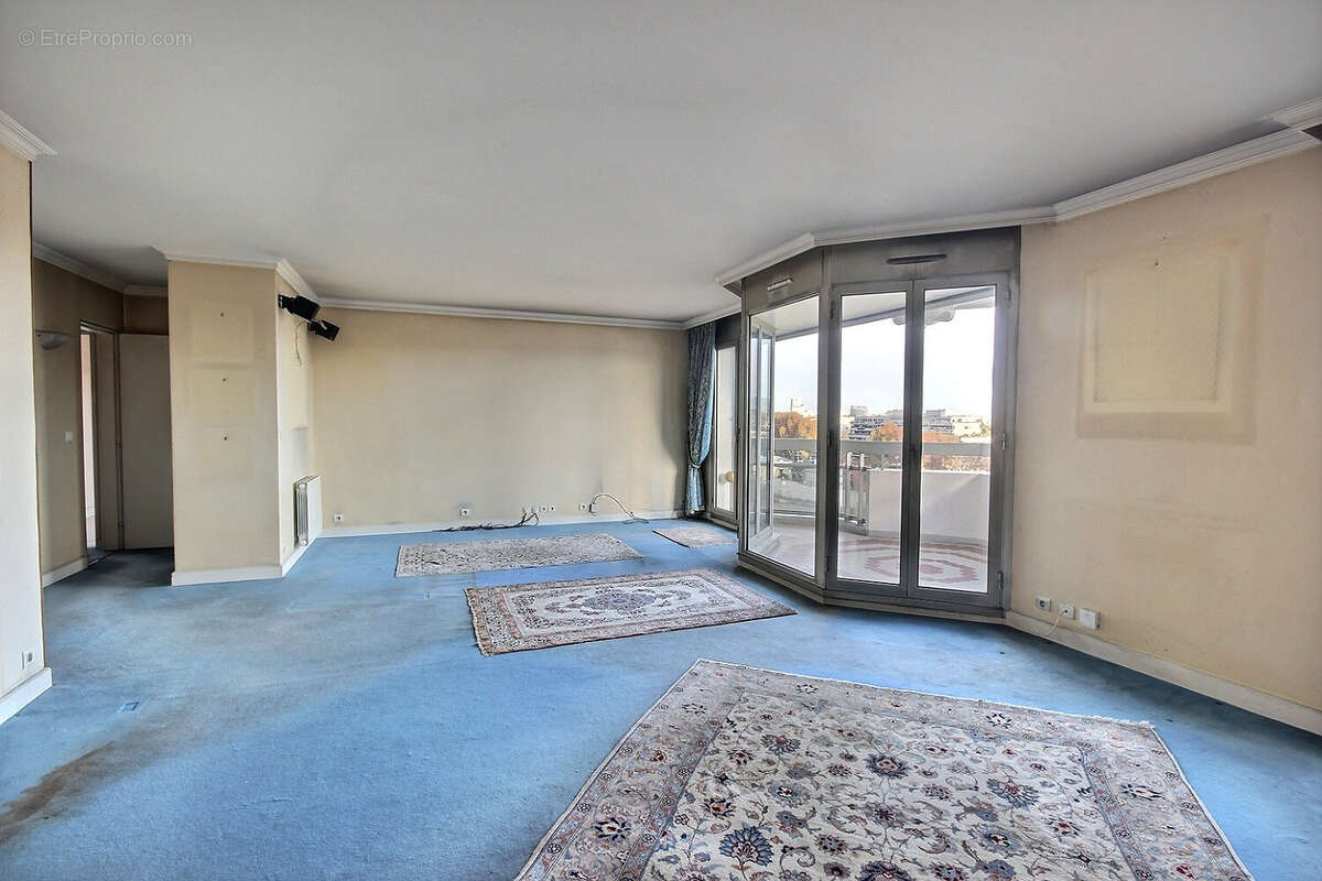 Appartement à COURBEVOIE