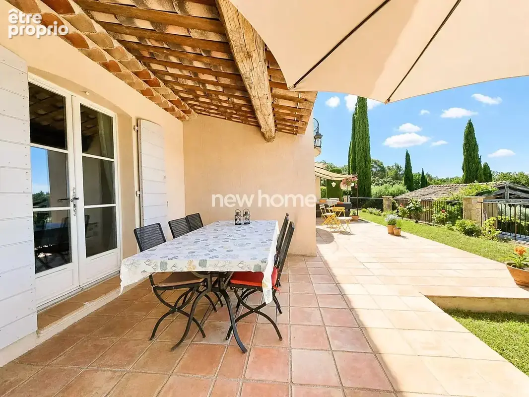 Lorgues – Propriété de charme avec vue panoramique, piscine et jardin d’exception - photo 7