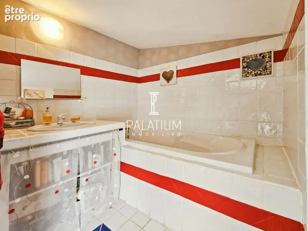Maison de village rénovée de 103,5 m² - Meyrargues - photo 7