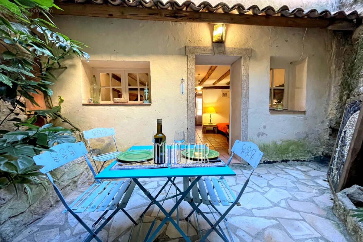 Appartement à TOURRETTES-SUR-LOUP