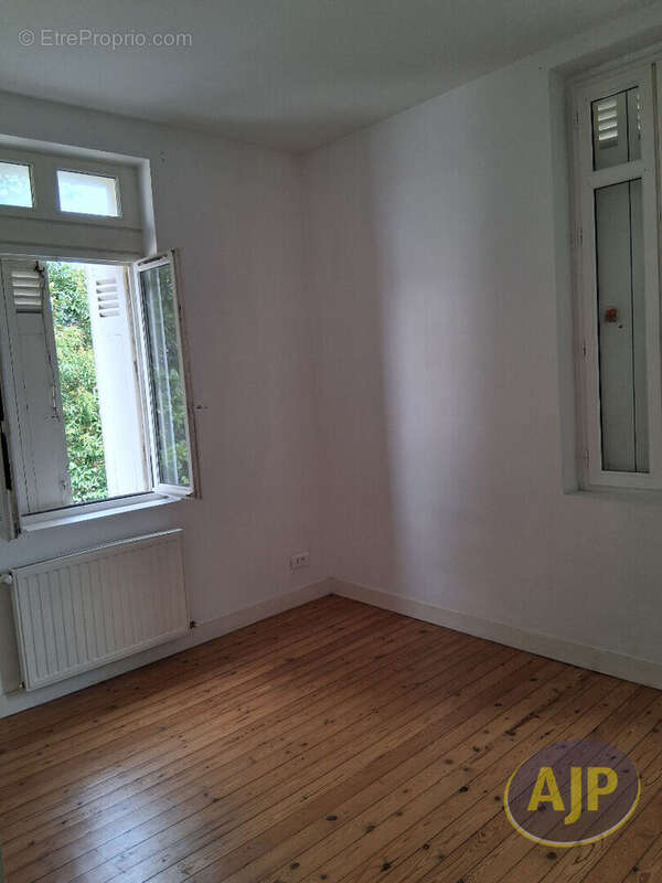 Maison à SAINT-JULIEN-BEYCHEVELLE