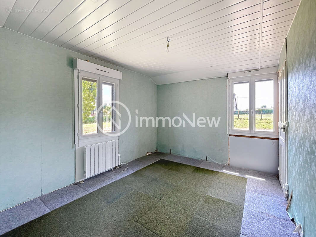 À VENDRE   Maison de plain-pied 95 m2 avec dépendance et terrain constructible de 2700 m2   Sainte-Pience - photo 7