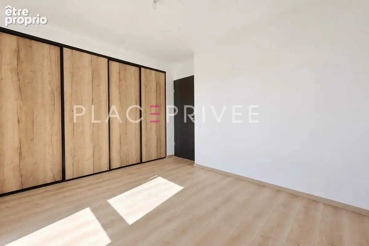 Maison avec garage et jardin - photo 15