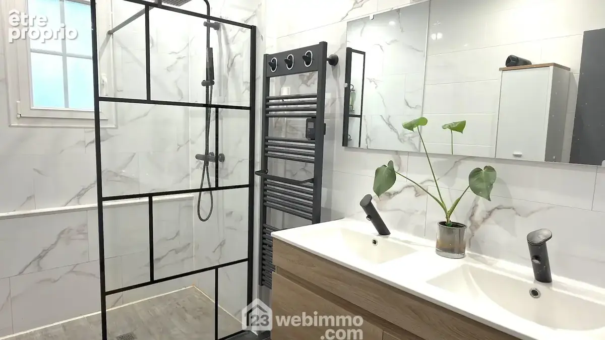 La salle de douche.