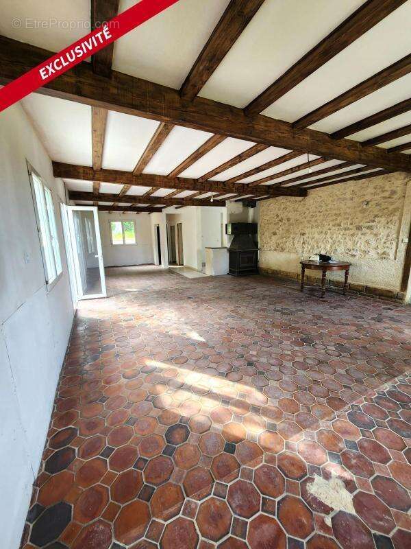 Maison à SAINT-JEAN-D'ANGELY