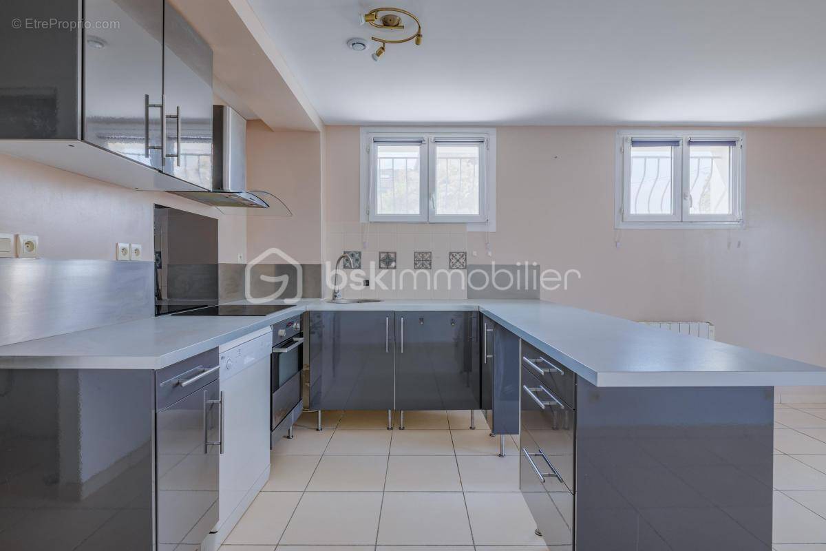 Appartement à DECINES-CHARPIEU