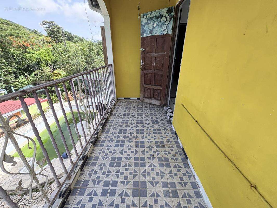A VENDRE : VILLA F9 à Trois Rivière (97114) - photo 6