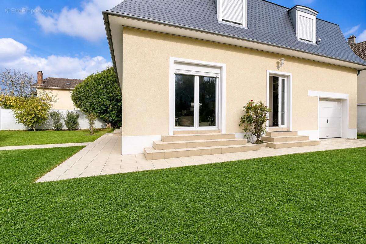 Maison à VAIRES-SUR-MARNE