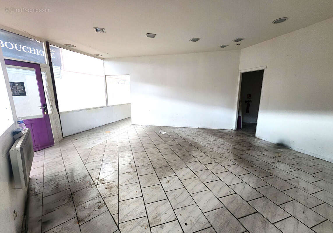 Commerce à VAL-DE-REUIL