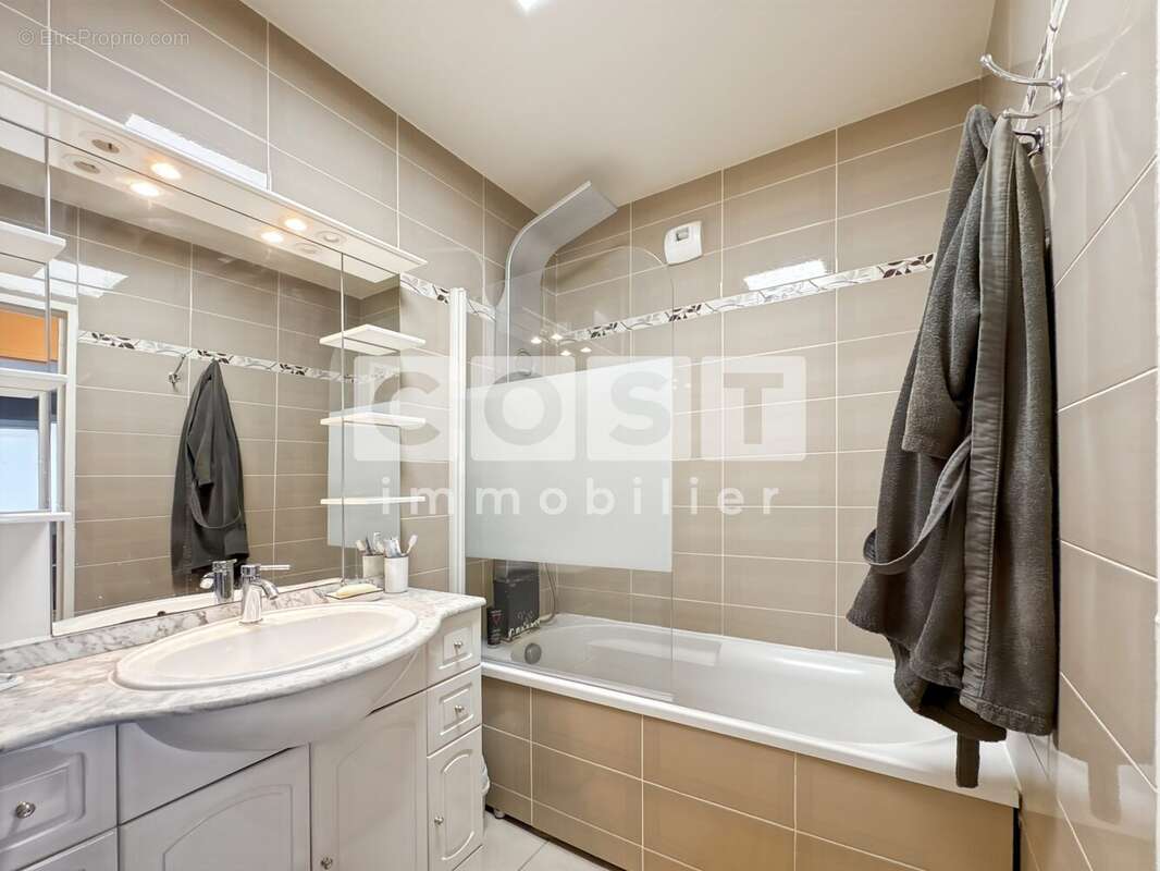 Appartement à GENNEVILLIERS