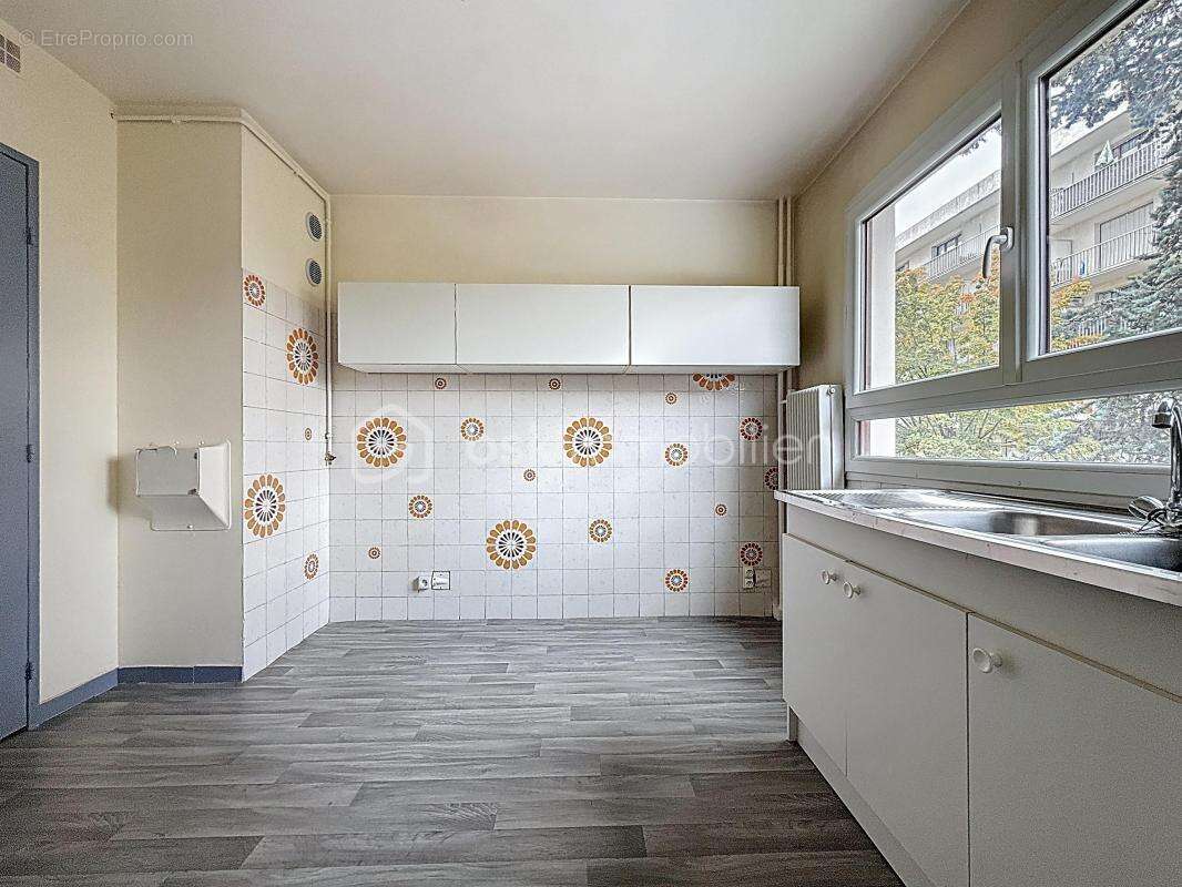 Appartement à LE BLANC-MESNIL