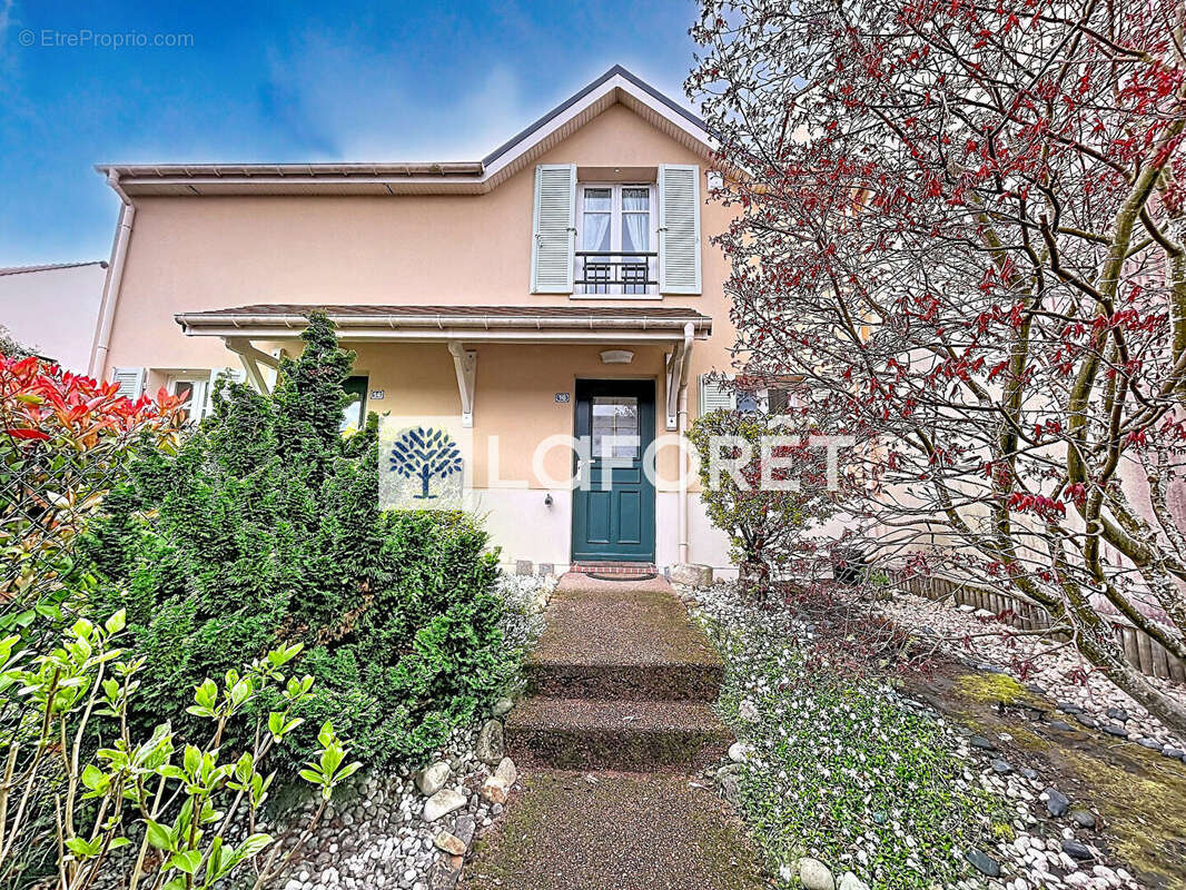 Maison à SAINT-NOM-LA-BRETECHE