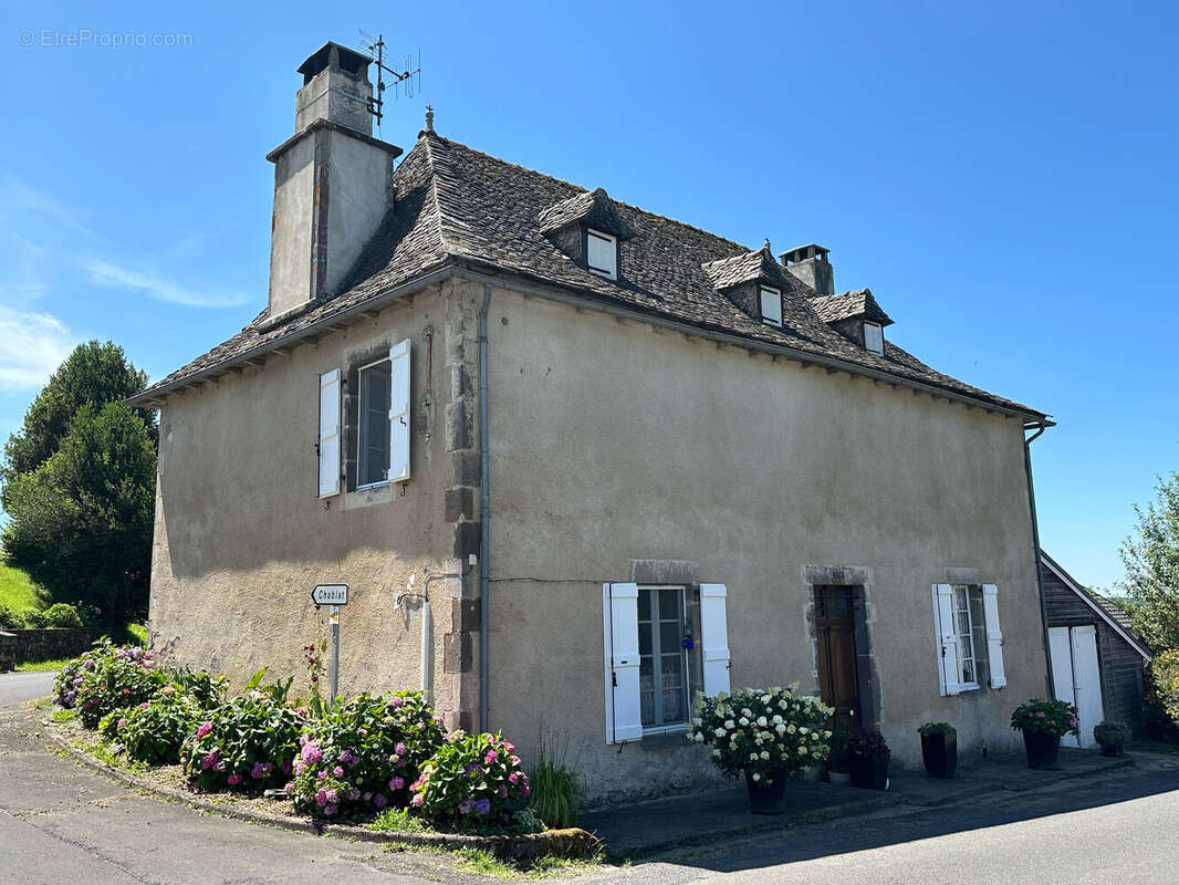 Maison 153 m² à Saint-Martin-Cantales  - photo 4