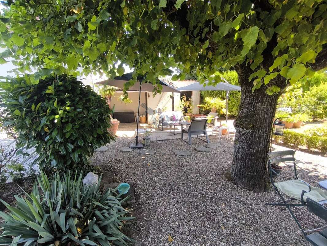Propriété Arnas 155 m² + dépendances - photo 17