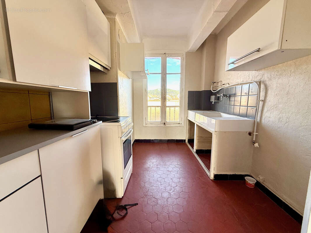 Appartement à SOLLIES-PONT