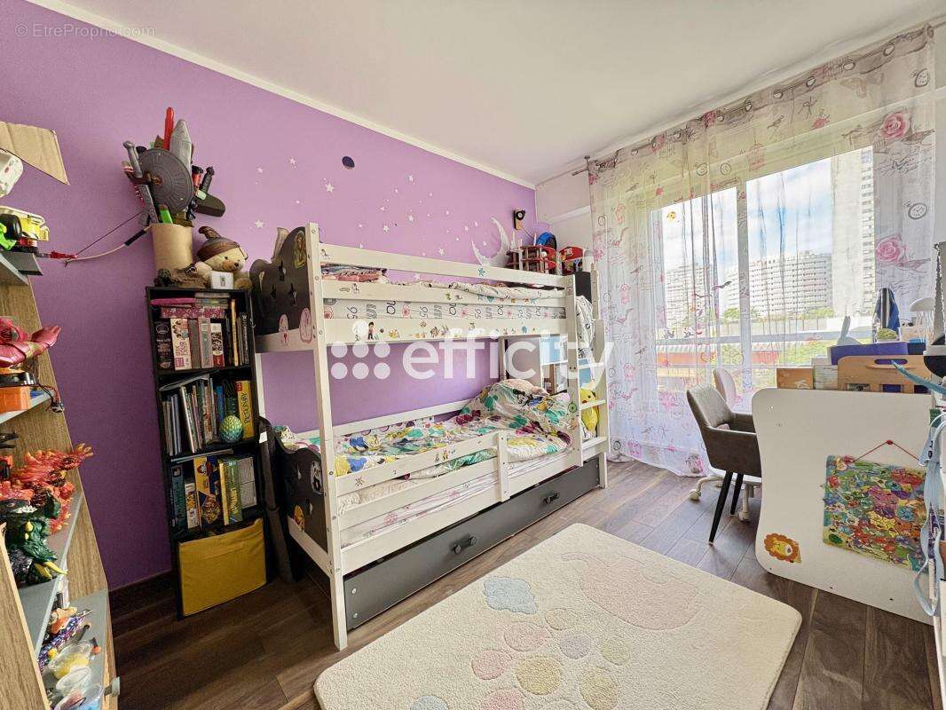 Appartement à COURBEVOIE