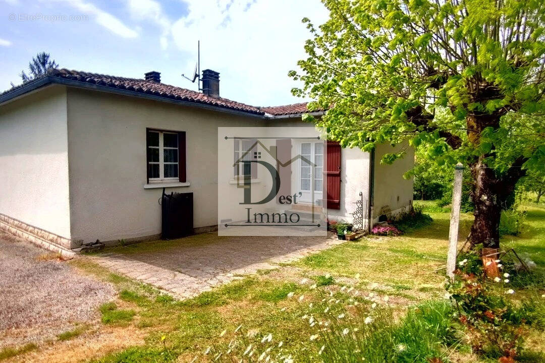 Maison à LESTERPS