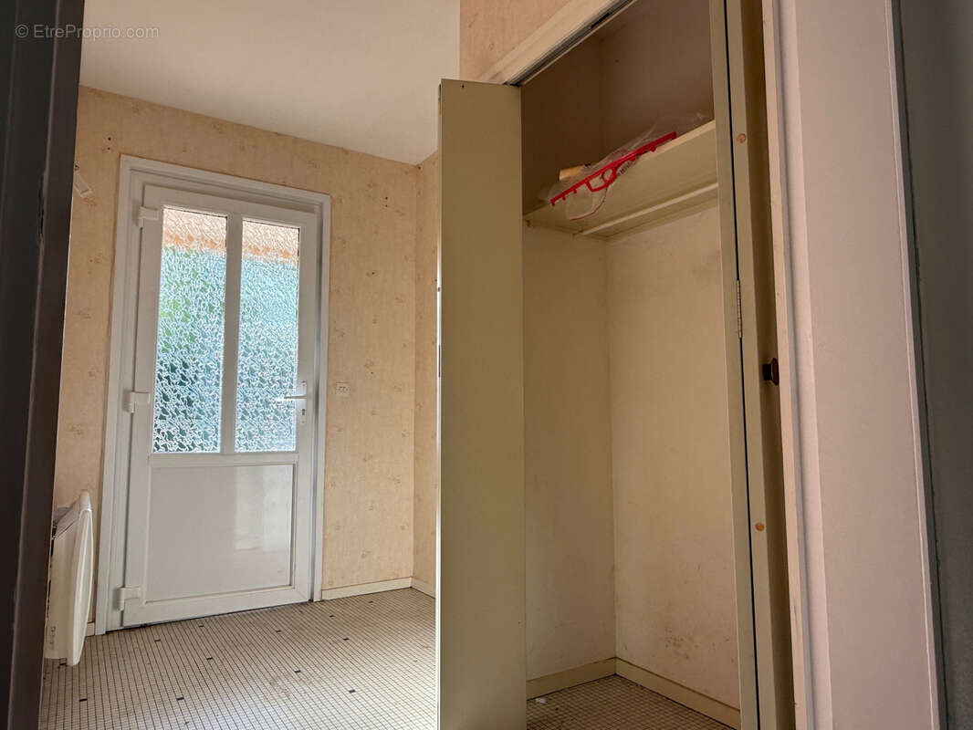 Auv 1222 : Maison de 1979, Pionsat à distance de marche, quartier arboré - photo 6